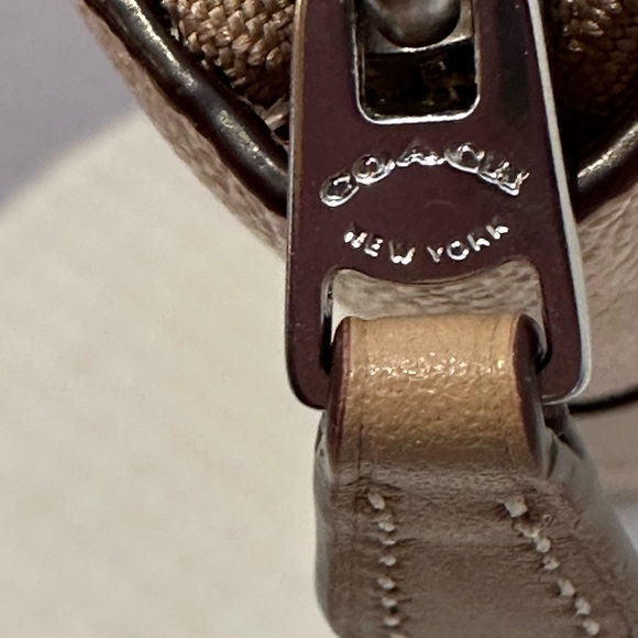New Coach Tan and Beige Zip Wallet - Picture 8 of 10
